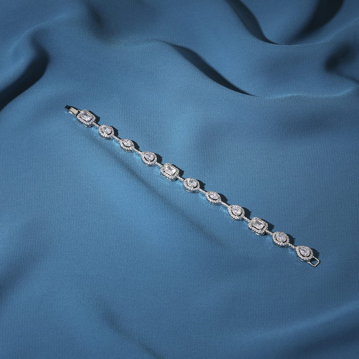 Multi Solitaire Halo Kadi Tennis Bracelet